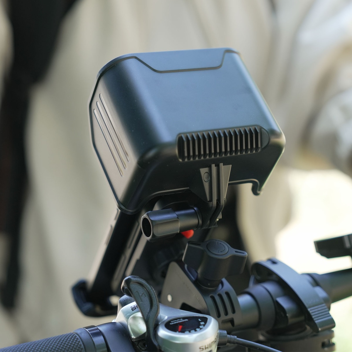 バイクに装着したSmartArmsスマホホルダー